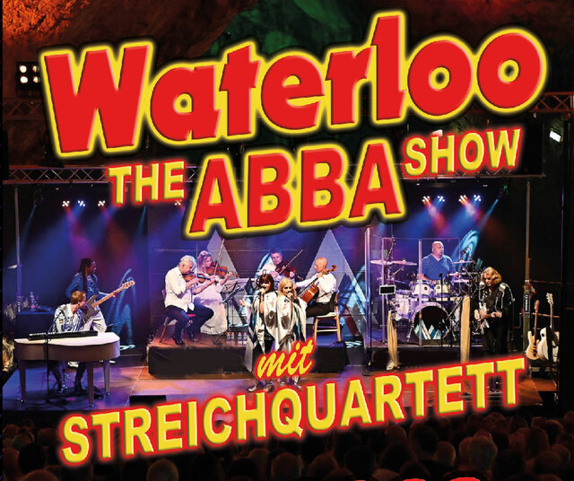 Abgebildet ist ein Streichquartett auf einer beleuchteten Bühne. Im Vordergrund steht groß "Waterloo The ABBA Show mit Streichquartett" in rot-gelber Schrift geschrieben