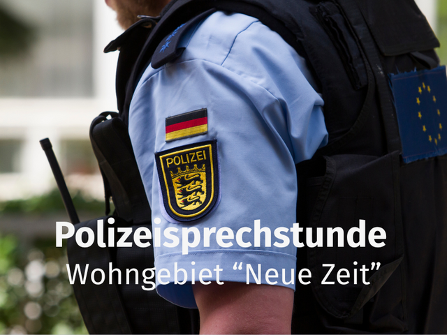 Nahaufnahme eines Polizeibeamten in Uniform mit Schutzweste. Auf dem Bild steht der Hinweis „Polizeisprechstunde Wohngebiet Neue Zeit“.