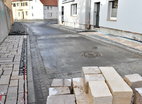 Travertinsteine im Gehweg der Neutorstraße