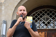 Stefan Schmidt mit dem Flyer der Ortsmeisterschaften