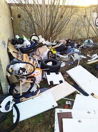 Auch eine Ecke am Garagenkomplex Vieselbacher Straße wurde als Müllhalde benutzt.