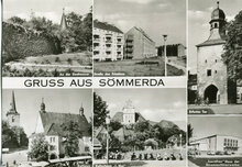 Schwarz-weiße Ansichtskarte mit mehreren Motiven aus Sömmerda, darunter Erfurter Tor, Rathaus und weitere Stadtansichten.