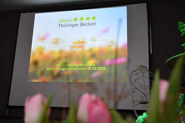 Bühne mit Power Point-Präsentation