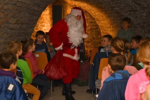 Weihnachtsmann überrasche 2c der Lindenschule. 