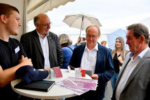 Ralf Hauboldt, Lutz Rieger und Landrat Harald Henning