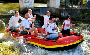 Das Boot der Stadtverwaltung an der Schleuse