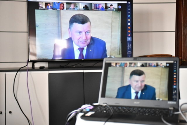 Bildschirm mit Vertretern aus Litauen