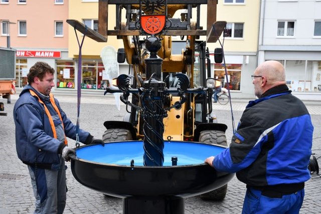 Foto von den Restaurationsarbeiten am Marktbrunnen