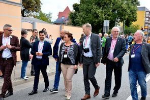 Polnische Delegation führt den Ernteumzug an