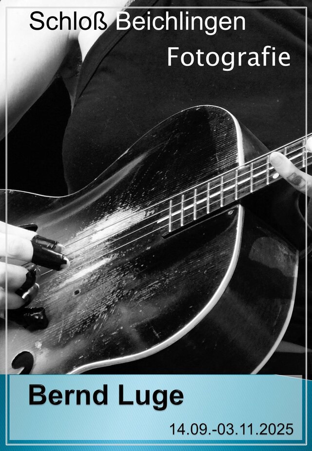 Plakat zeigt Fotografie von Bernd Luge. Auf dem Foto ist der Rumpf einer Gitarre zu sehen. Vom 14.09. bis zum 03.11.2025 findet die Ausstellung statt.