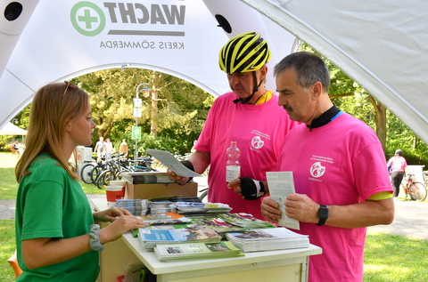 Teilnehmer am Info-Stand der Kreisverkehrswacht