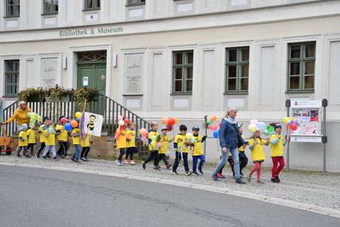 Kinder beim Umzug