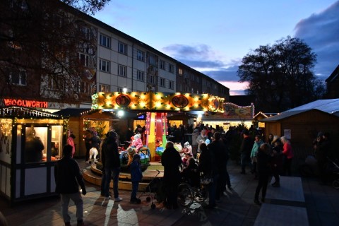 Stadt sucht Partner für Weihnachtsmarkt.