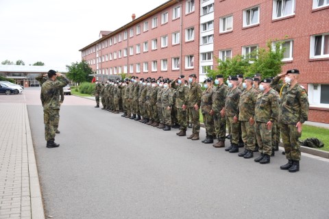 Die zweite Kompanie des Panzerbatallion 393 begrüßte ihren Major sowie Bürgermeister Ralf Hauboldt im Appell. 