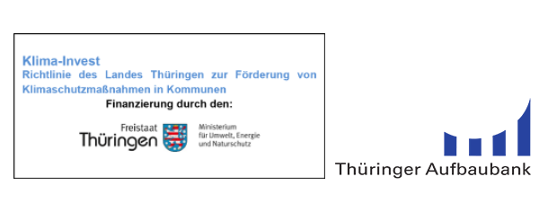 Die Fördergeber des Klimaschutzkonzepts mit den jeweiligen Logos und Wortmarken. Links das Thüringer Ministerium für Umwelt, Energie und Naturschutz. Rechts die Thüringer Aufbaubank mit ihren blauen aufsteigenden Balken als Logo.
