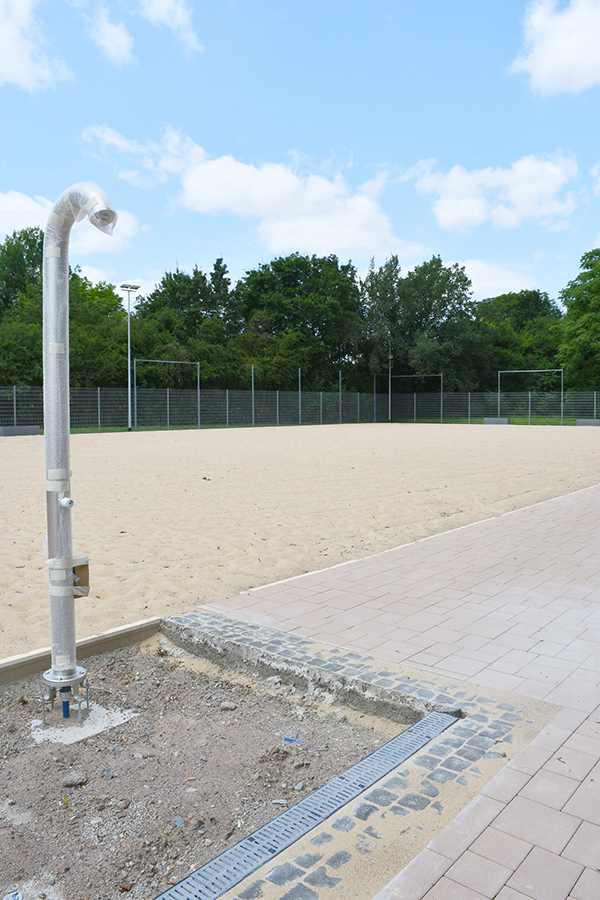 Der Beachplatz mit Dusche.