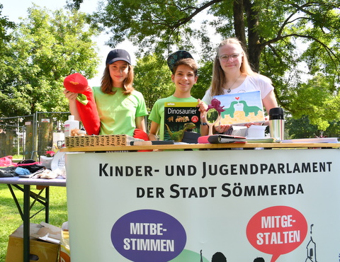 Mitglieder des KJP an ihrem Stand