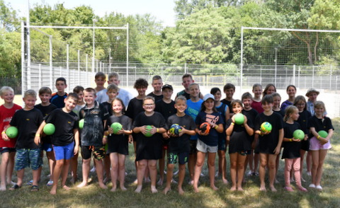 Gruppenbild der Teilnehmer:innen des Sommercamps 