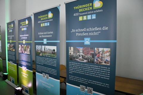 Plakate mit verschiedenen Regionen im Thüringer Becken