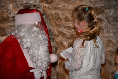 Weihnachtsmann überrasche 2c der Lindenschule. 